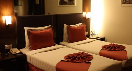 St Laurn- Koregaon Park Room Type - DELUXE ROOM TWIN BED WITH BATHTUB