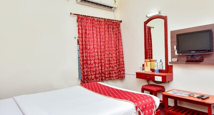 Hotel Sri Sabthagiri Room Type - Deluxe AC Room