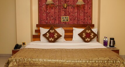 The Deccan Royaale Room Type - SUPER DELUXE AC WITH BATHTUB