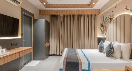 Hotel Highway King Room Type - King Deluxe Room