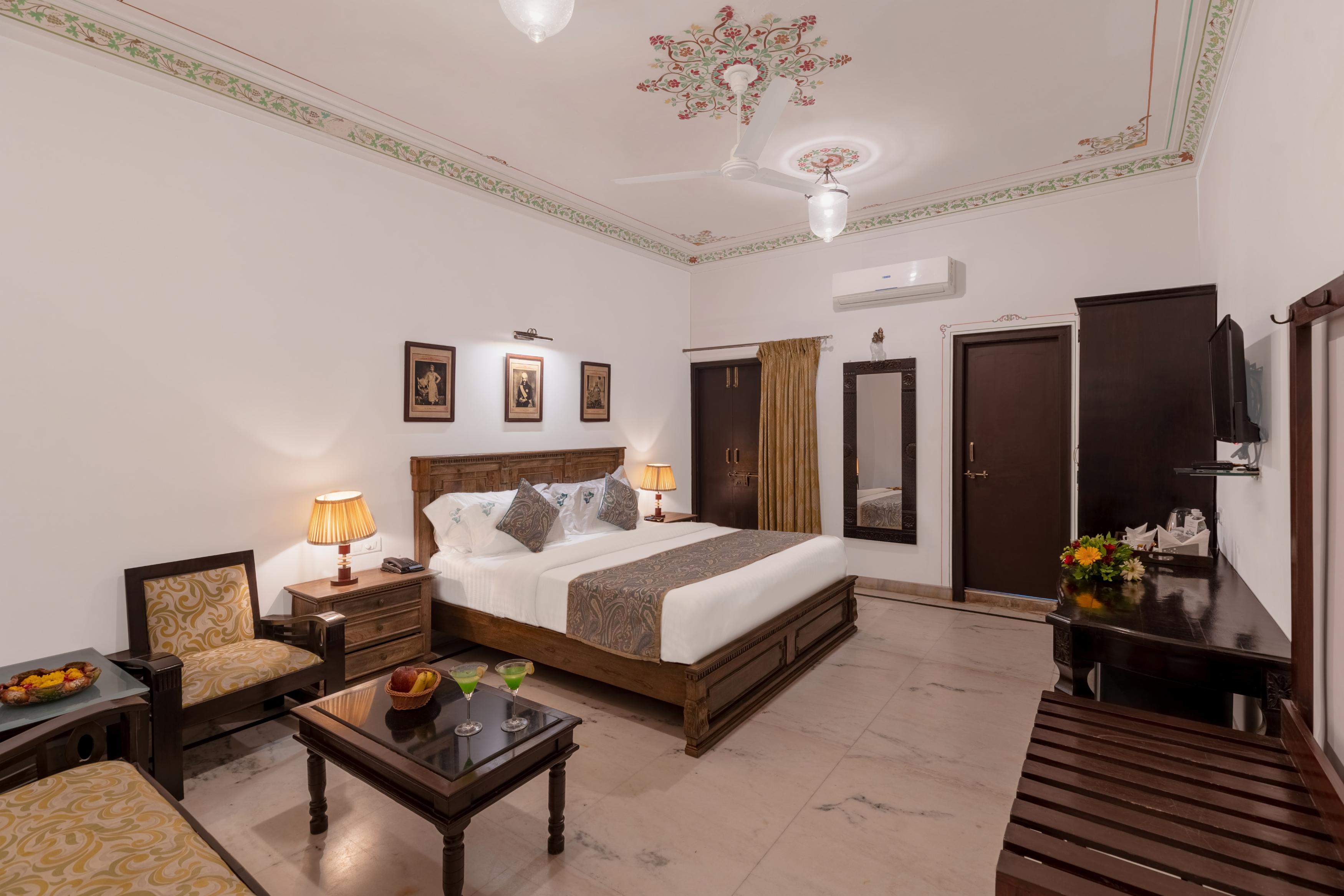 Panna Vilas - A Lake Facing Boutique Hotel - Tap to explore photos