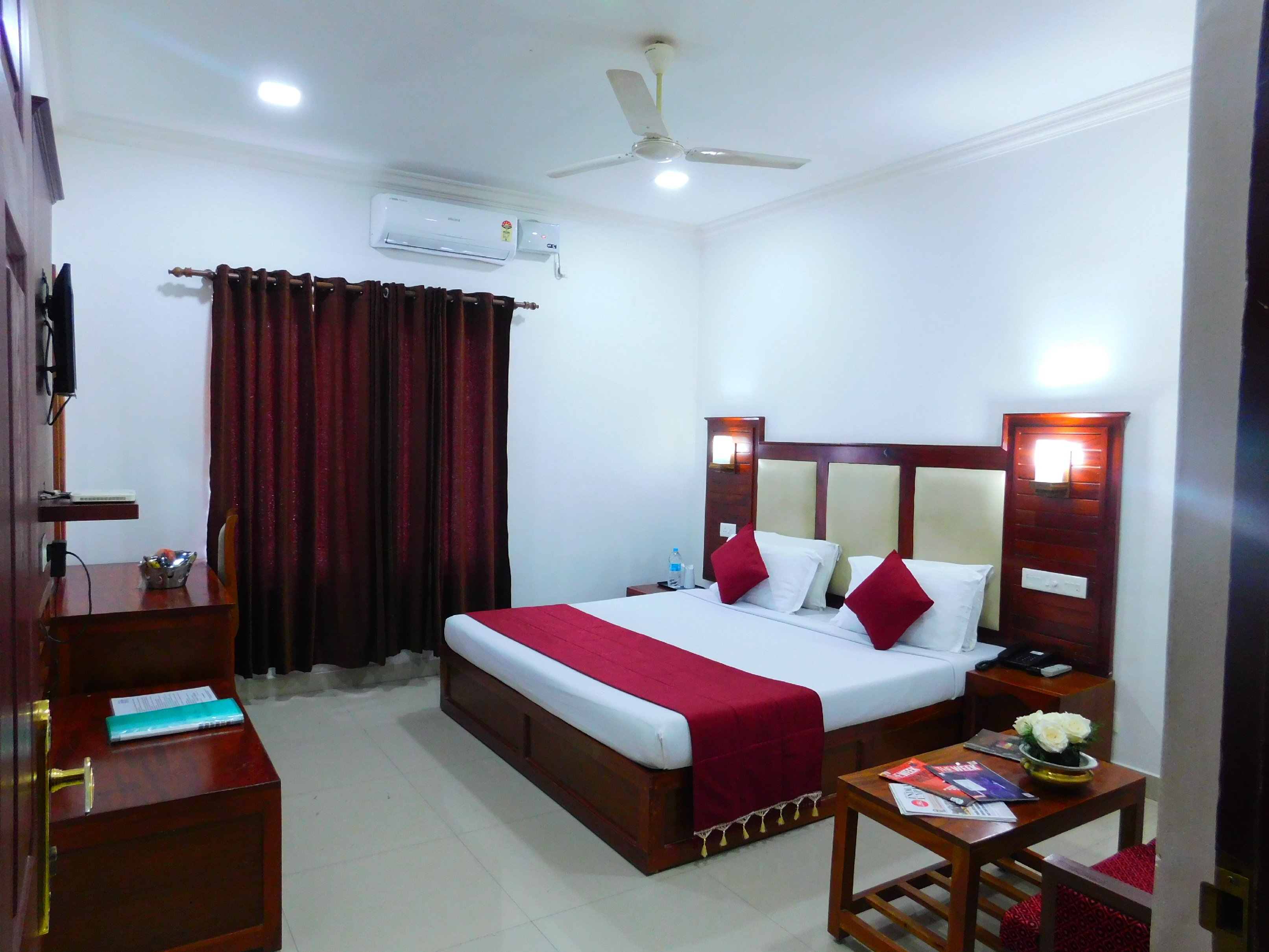Hotel Sandra Palace Room Type - Deluxe AC Room