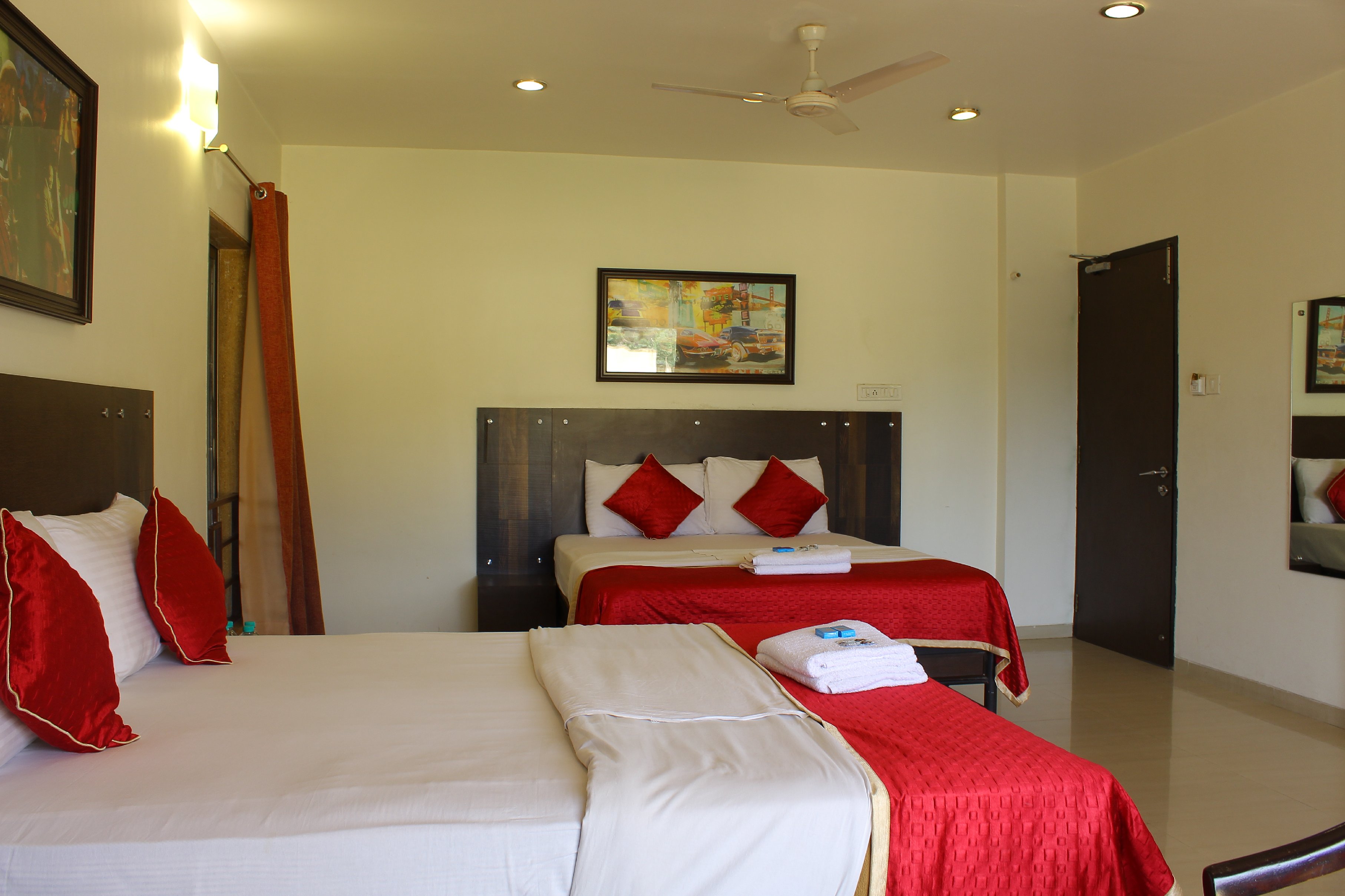 Resort Silver Hills Room Type - AC Family 4 Beded Room Fariyas Road Side
