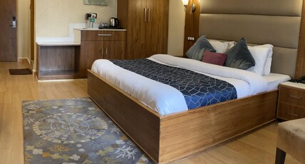 Mongas Hotel and resort ! Mall Road Dalhousie Room Type - Superior Room with Valley View Mongas Hotel and resort ! Mall Road Dalhousie Room Type - Superior Room with Valley View