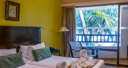 O Hotel Goa, Candolim Beach Room Type - Deluxe Twin Bed with Balcony and Bathtub