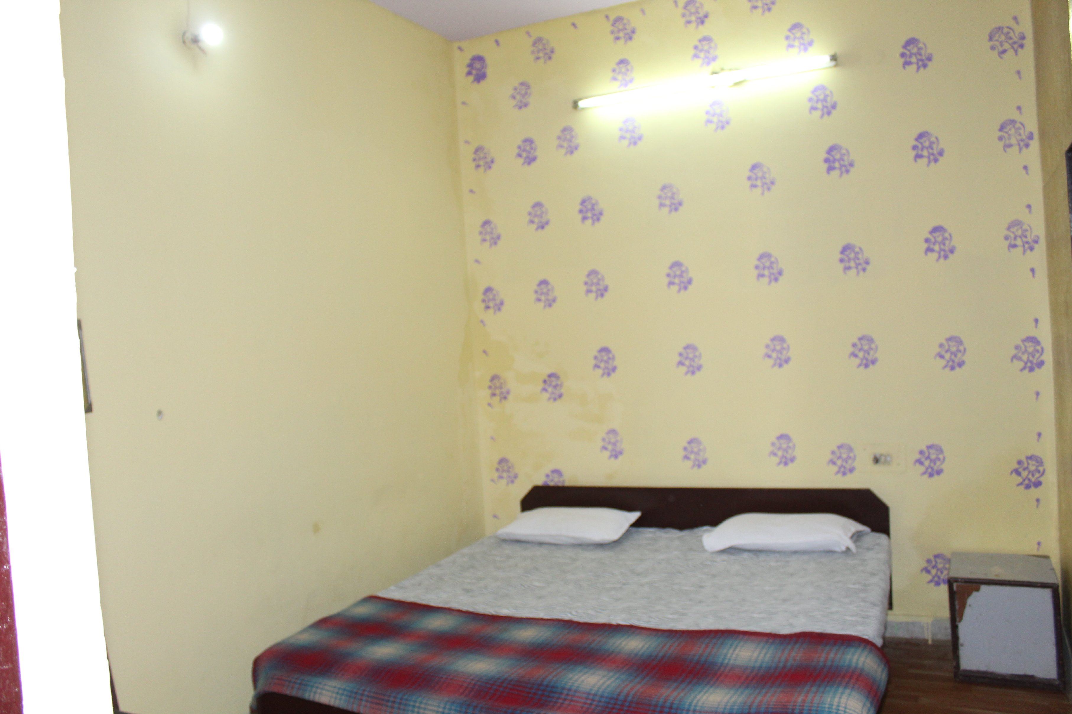 Hotel Raj Bed & Breakfast - Tap to explore photos