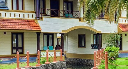 The World Backwaters Room Type - Vembanad Club Select Room (Facing Stream)