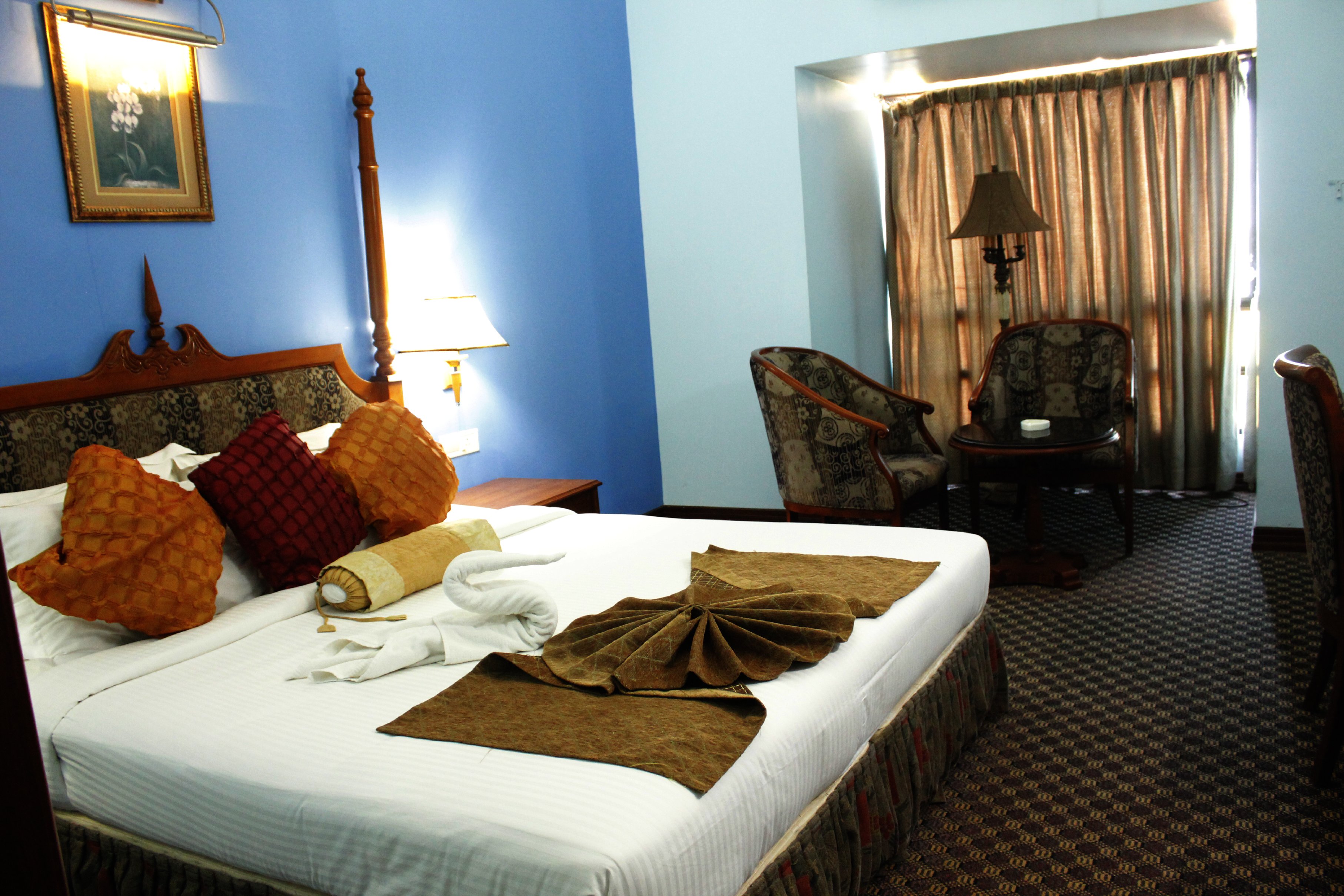 Regant Lake Palace Hotel - Tap to explore photos