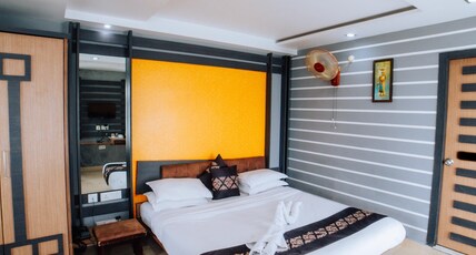 The Amarjeet Hotel Room Type - King Deluxe Room The Amarjeet Hotel Room Type - King Deluxe Room