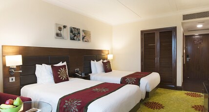 Hilton Garden Inn New Delhi Saket Room Type - 2 Twin Bed Premium Room with Bathtub