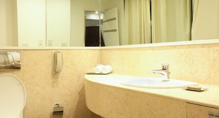 Best Western Merrion Hotel Room Type - 1 King Bed, Non-Smoking, Junior Suite, Flat Screen Television, Safe, Mini Bar, Wi-Fi Best Western Merrion Hotel Room Type - 1 King Bed, Non-Smoking, Junior Suite, Flat Screen Television, Safe, Mini Bar, Wi-Fi