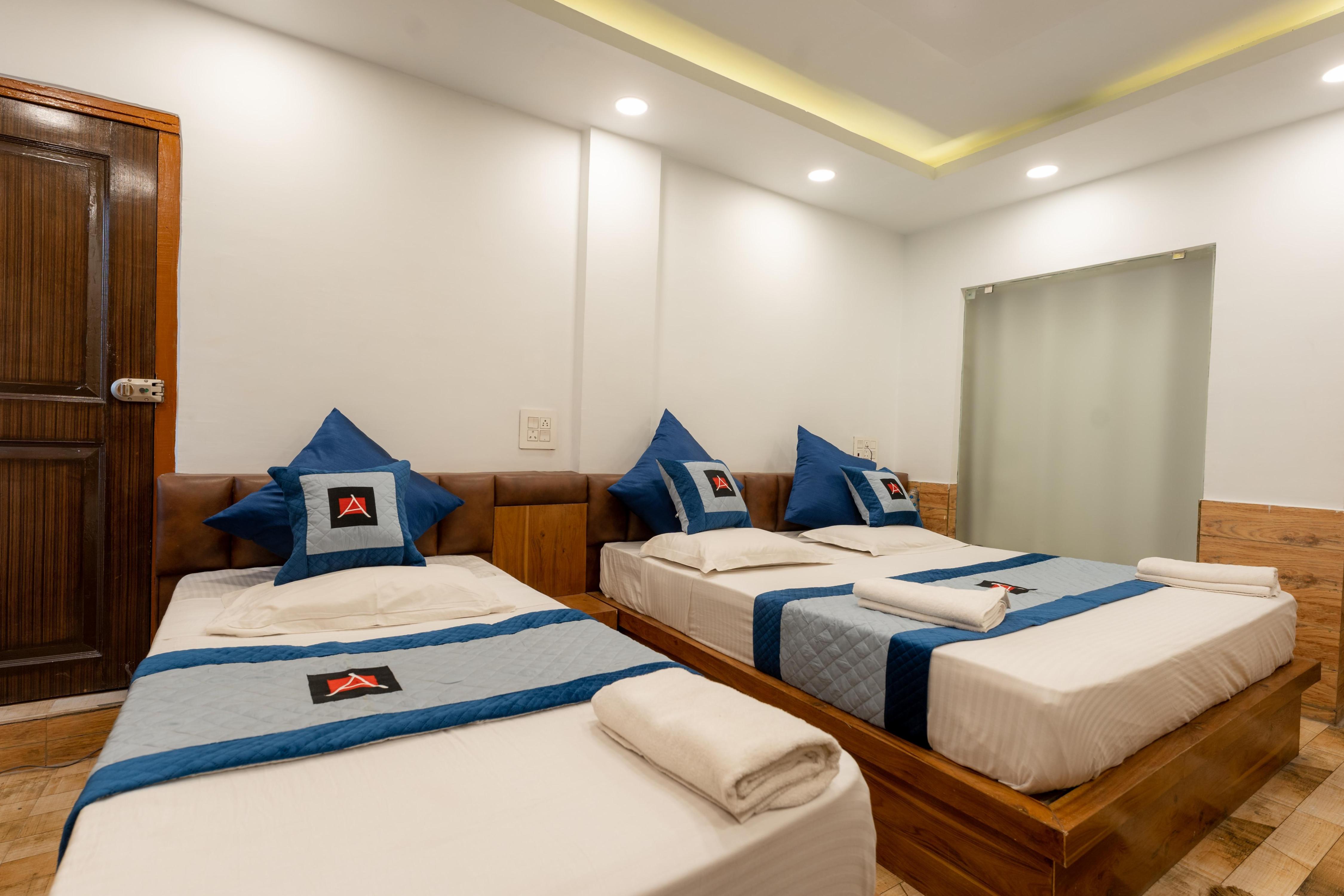 Hotel Akbar Srinagr (Dal Lake)