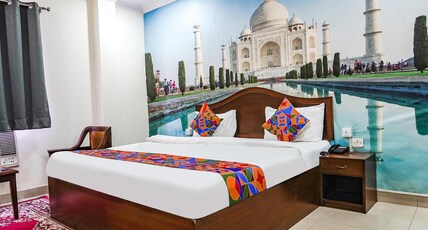 OnlyStay Luxe House Agra Room Type - Deluxe Room