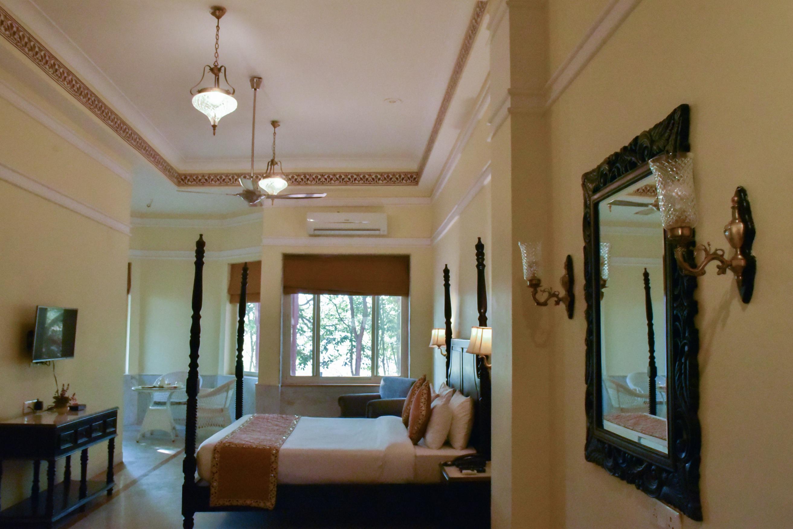 Umaid Palace - A Lakeside Resort - 25 minutes to Mehandipur Balaji & Chand Baori Abhaneri - Tap to explore photos