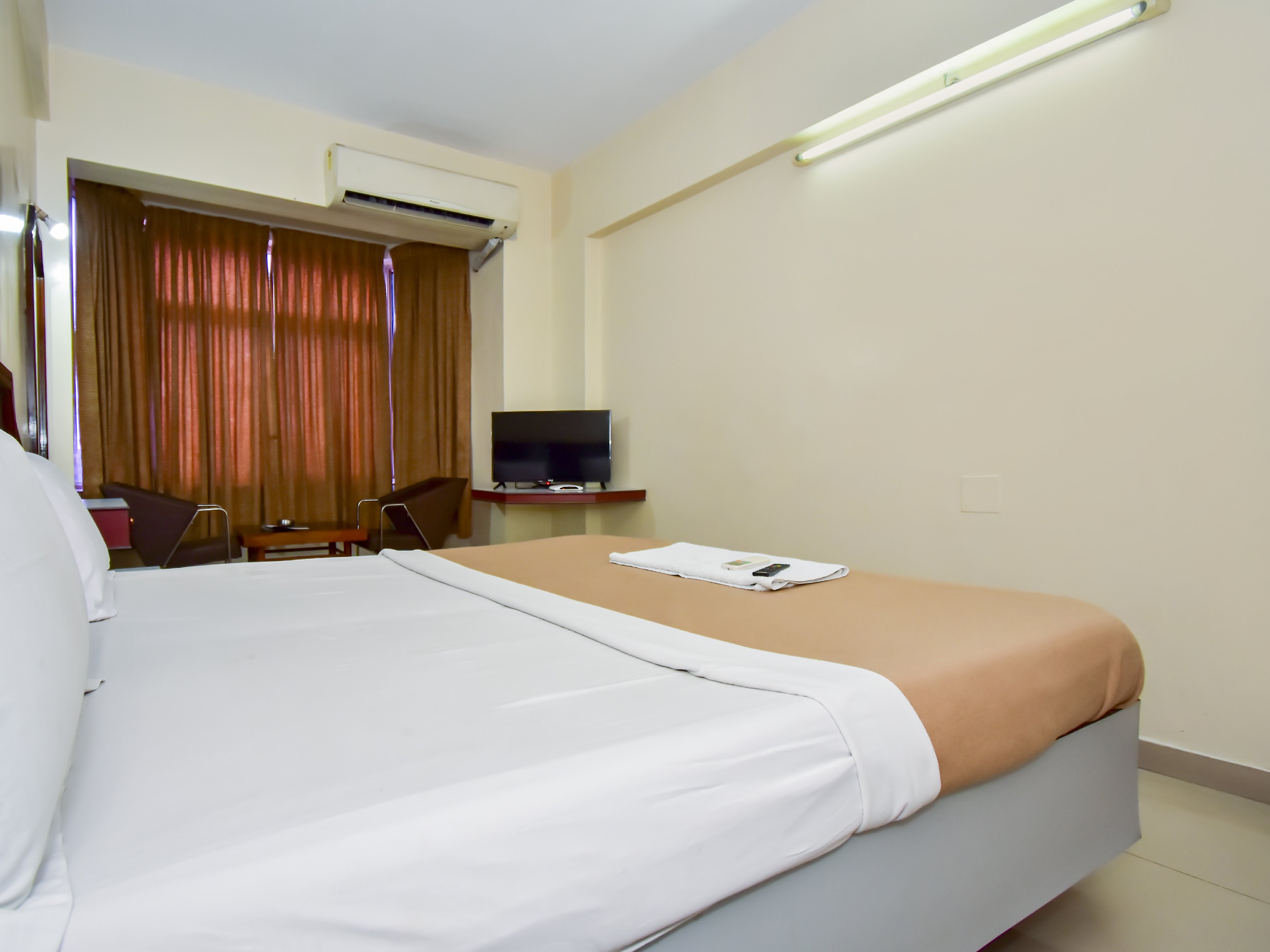 Hotel Raamus - Tap to explore photos