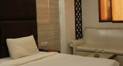 Hotel SPB 87 near Karol Bagh Metro Station Room Type - Budget Room - Delhi ID Allowed Hotel SPB 87 near Karol Bagh Metro Station Room Type - Budget Room - Delhi ID Allowed