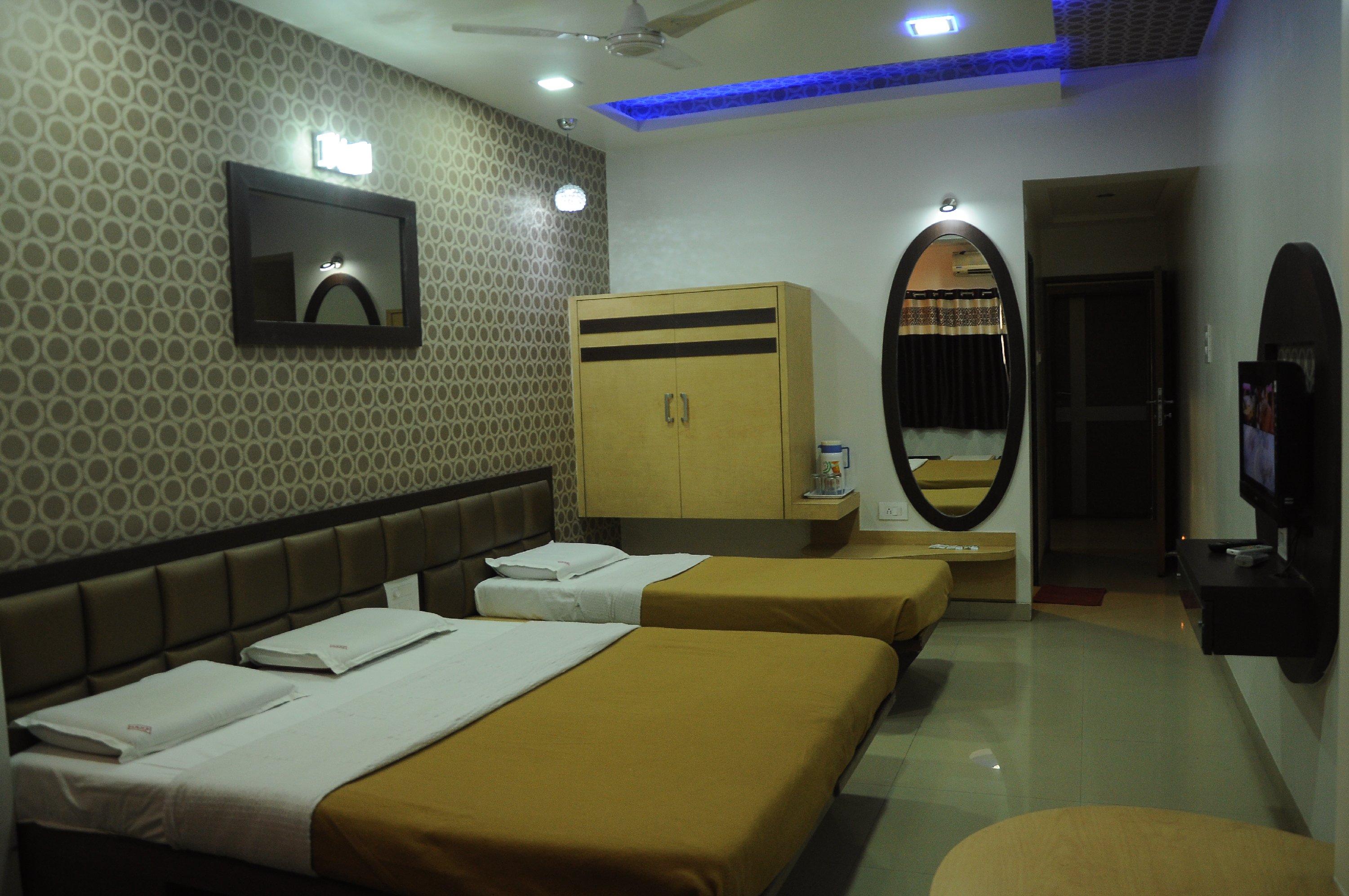 Hotel New Holiday Plaza Room Type - Executive Triple Bed Room