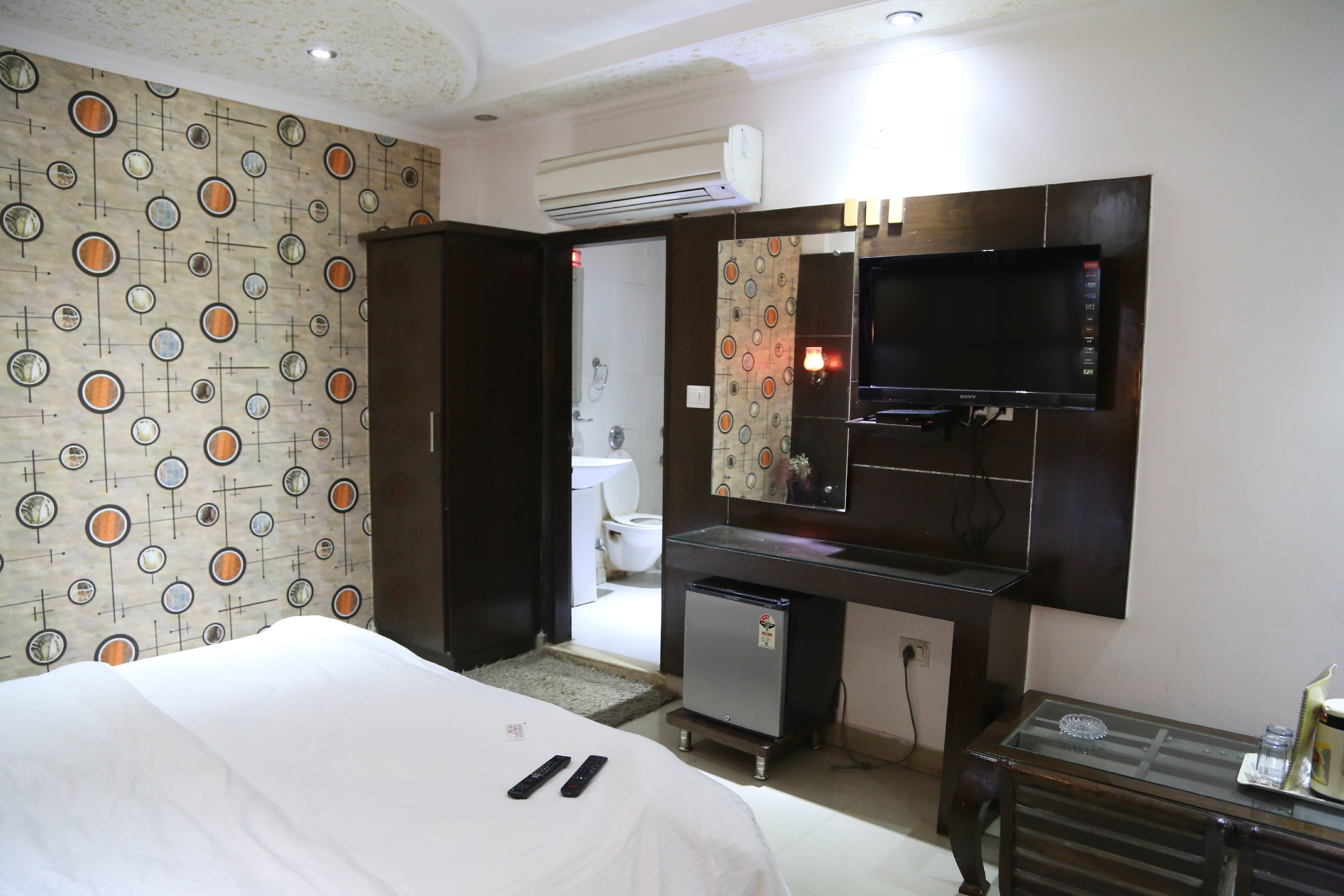 Hotel Delhi Heart - Tap to explore photos
