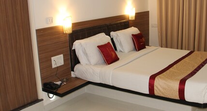 Grand Bee Hotel Room Type - Executive King Room