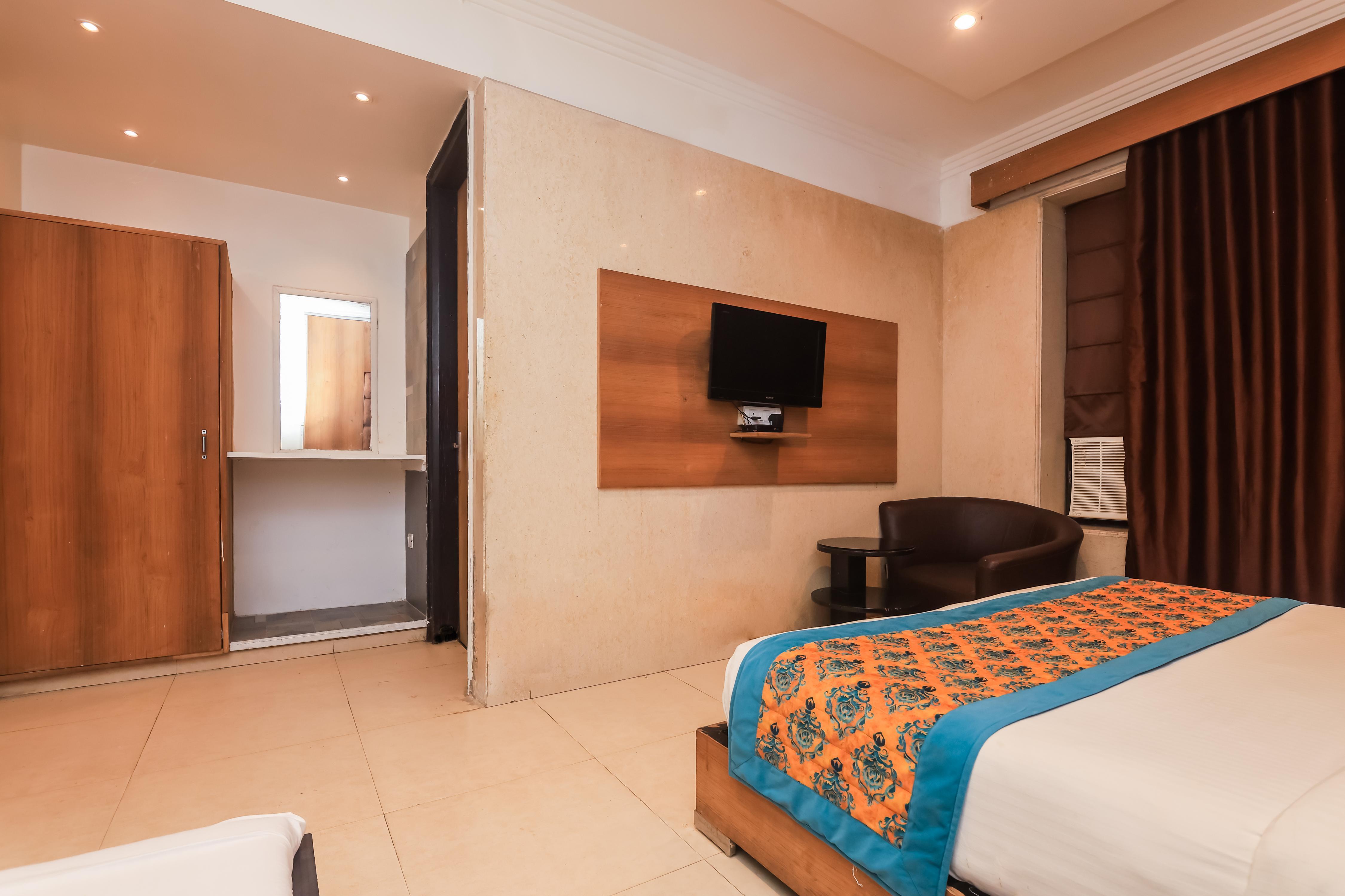 Hotel O Delhi Karol Bagh - Tap to explore photos