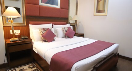 Hotel Jewel Palace Room Type - Deluxe Room Local Id Not Allowed