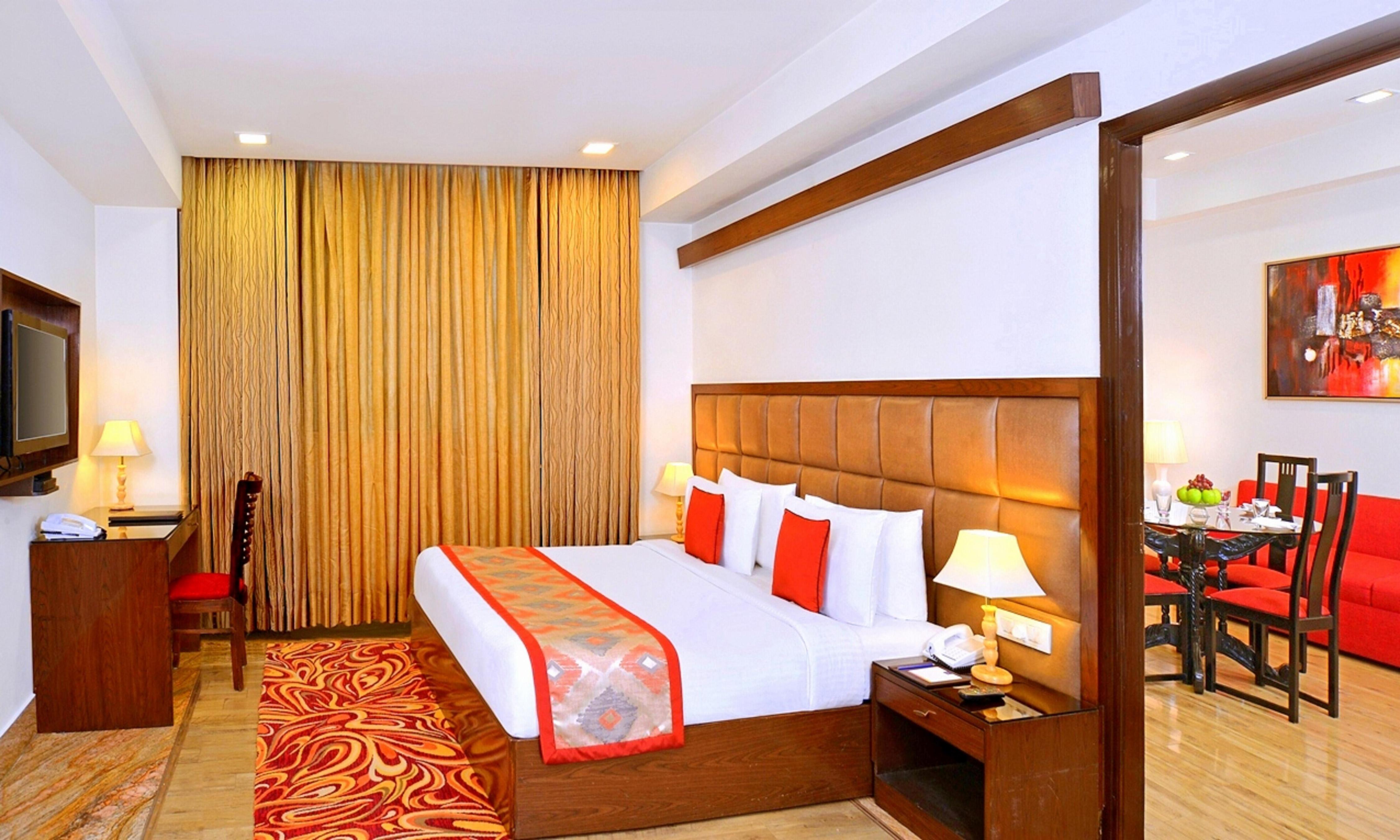 Taurus Sarovar Portico Room Type - Suite