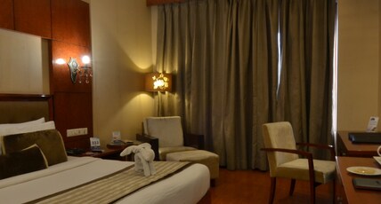 HK Clarks Inn Room Type - Royal Suite with City view and Queen Bed