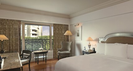 Hilton Mumbai International Airport Room Type - King Hilton Pool View Room with Bathtub Hilton Mumbai International Airport Room Type - King Hilton Pool View Room with Bathtub