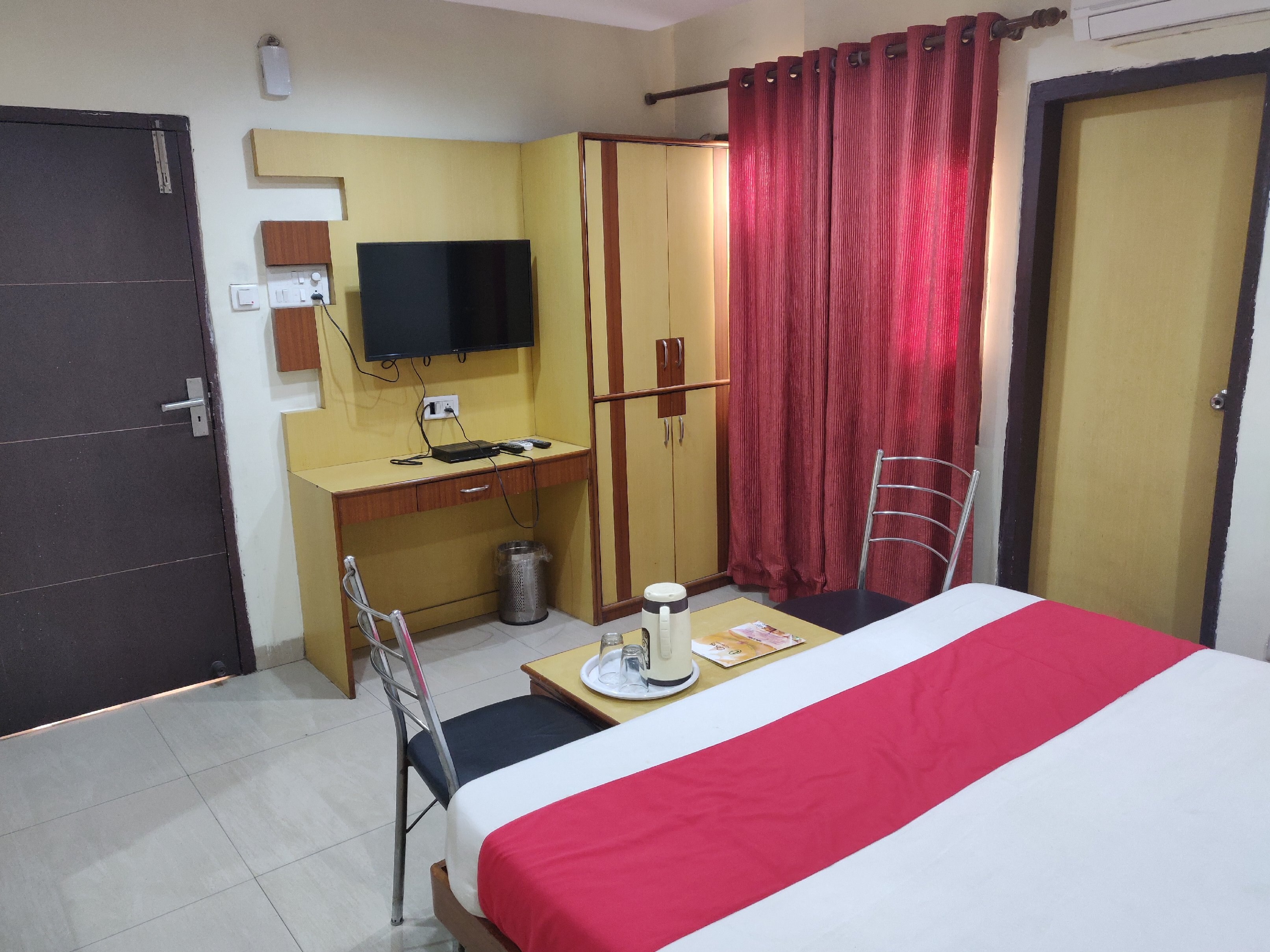 Hotel Rahul - Tap to explore photos