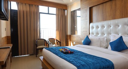 Hotel Grand Hill Room Type - Super Deluxe Room With Balcony mountain view Hotel Grand Hill Room Type - Super Deluxe Room With Balcony mountain view