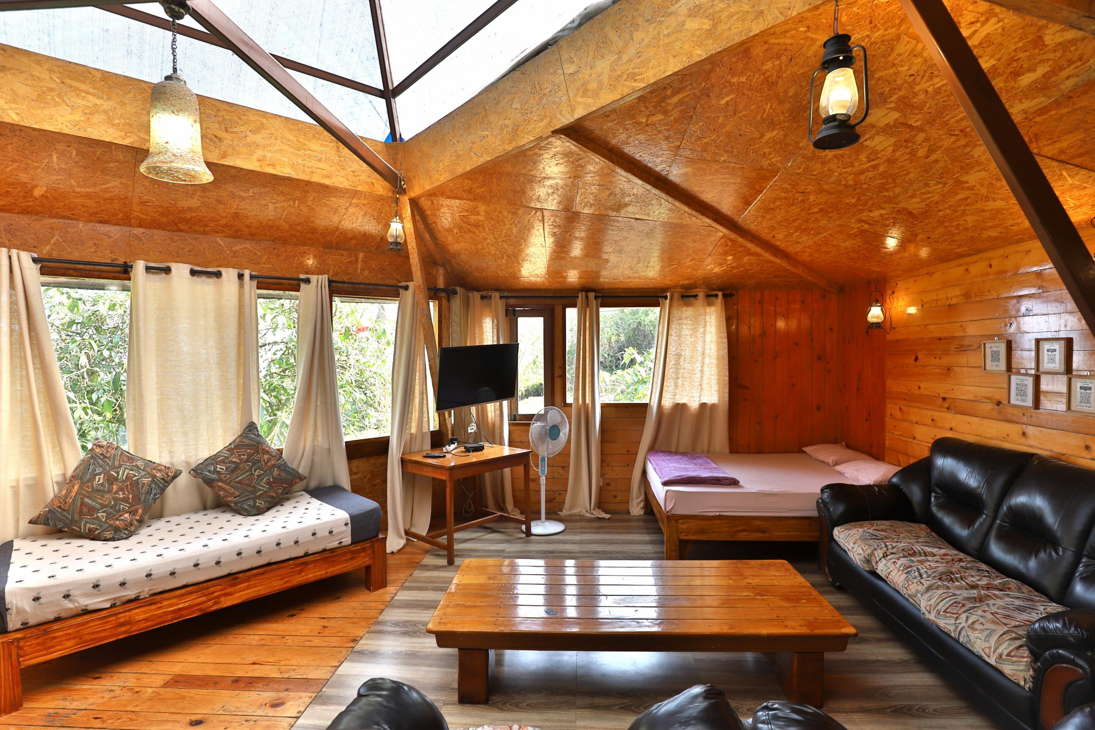 De Rock Jungle Living Coonoor | Rooms & Wi-Fi - Tap to explore photos