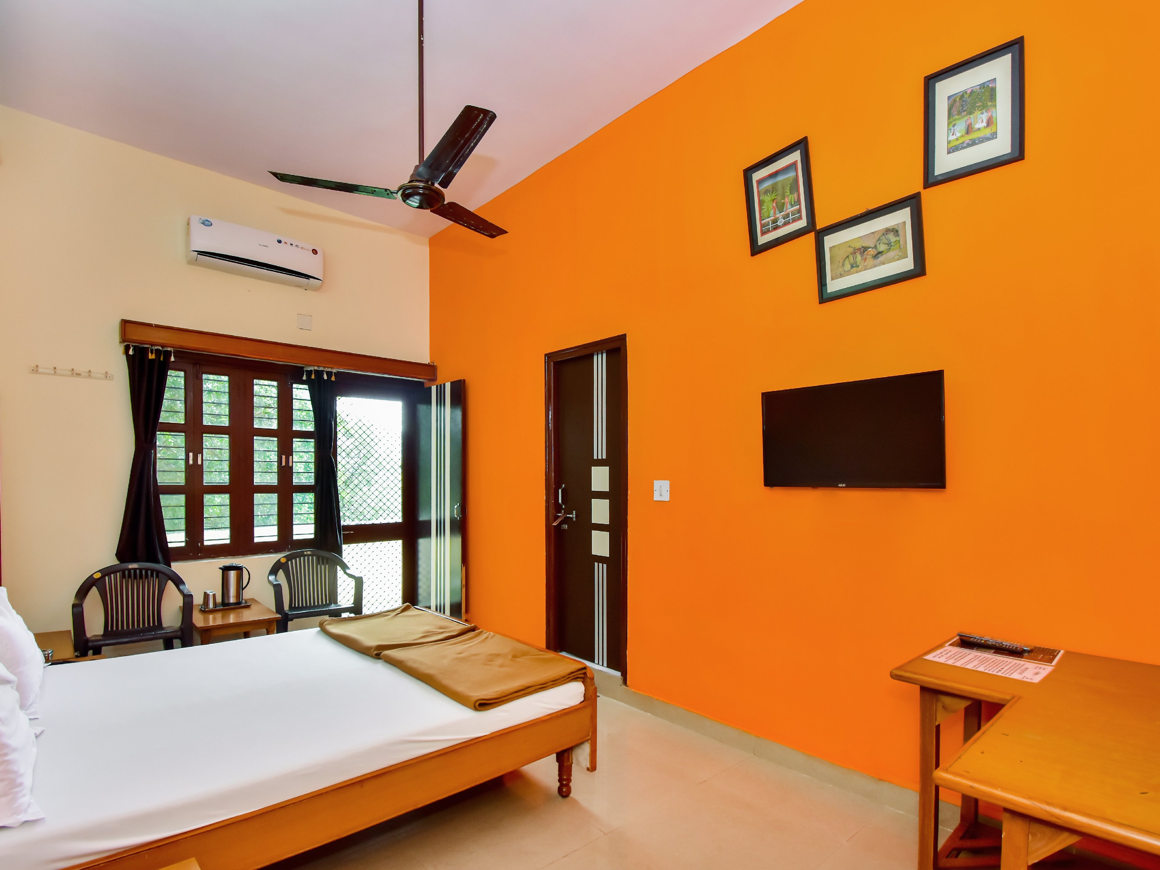 Hotel Vinayak, Mt.Abu. Room Type - DELUXE Double Bed AC Room