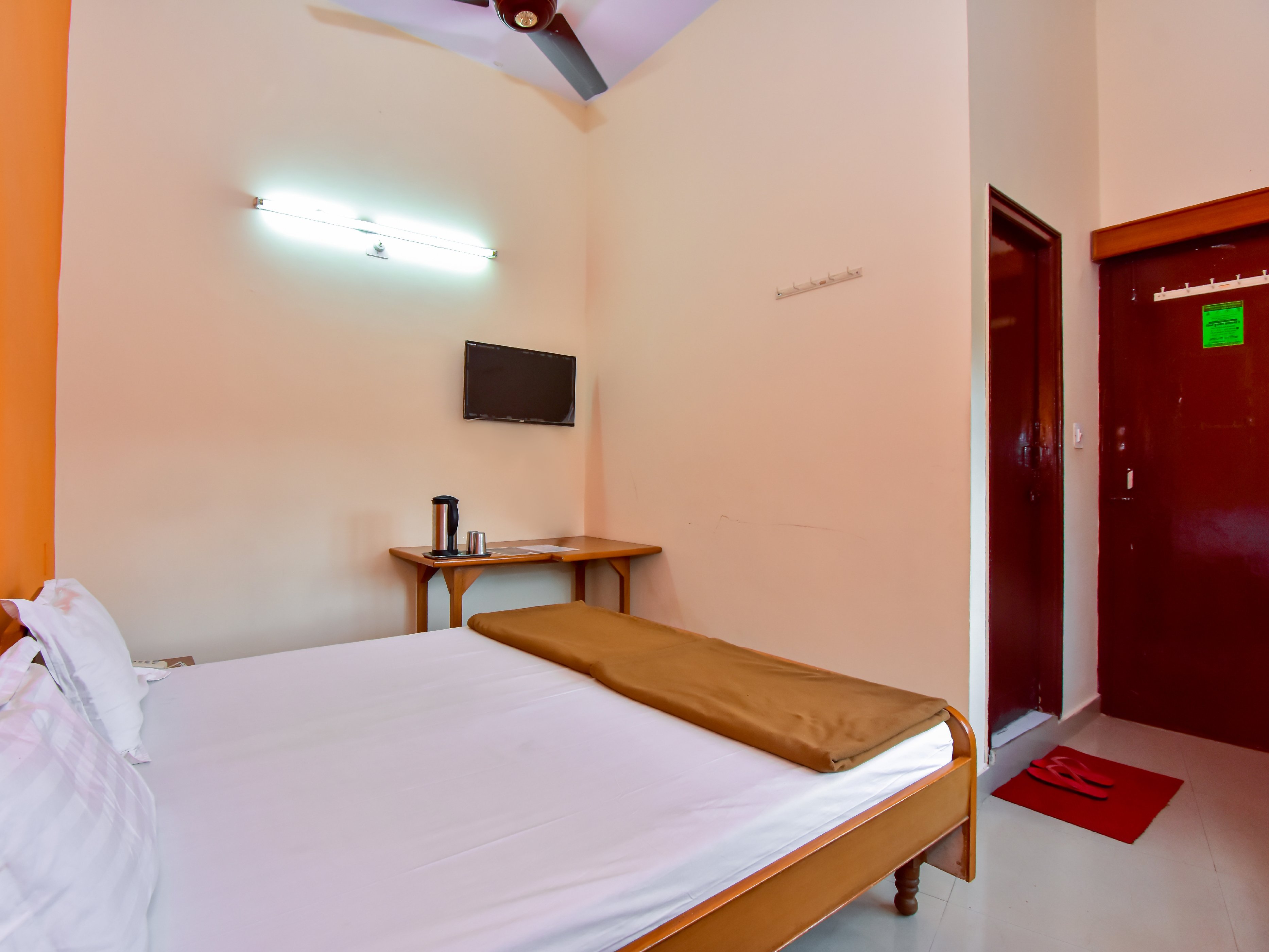 Hotel Vinayak, Mt.Abu. - Tap to explore photos