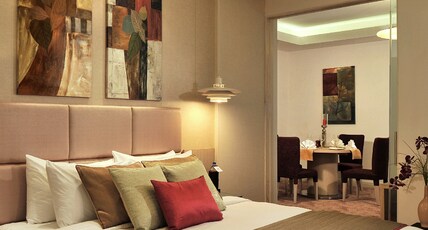 Park Plaza Faridabad Room Type - Suite with Bathtub and Living Room