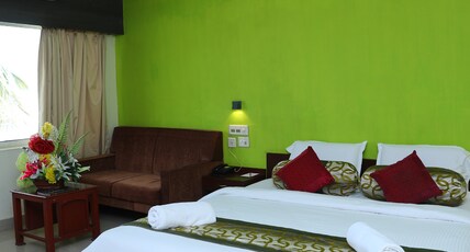 Hotel River Bay Room Type - Riverfront Suite Room