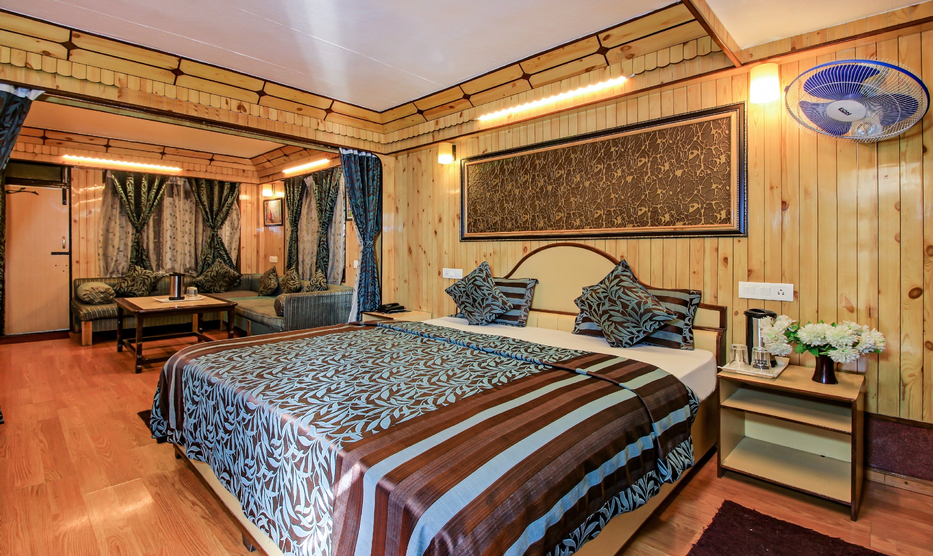 HOTEL MAHARAJA (Walkable Distance From Mall Road ) - Tap to explore photos