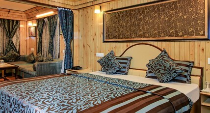 HOTEL MAHARAJA (Walkable Distance From Mall Road ) Room Type - Maharaja Suite With Two Baths (Non Lake Facing)