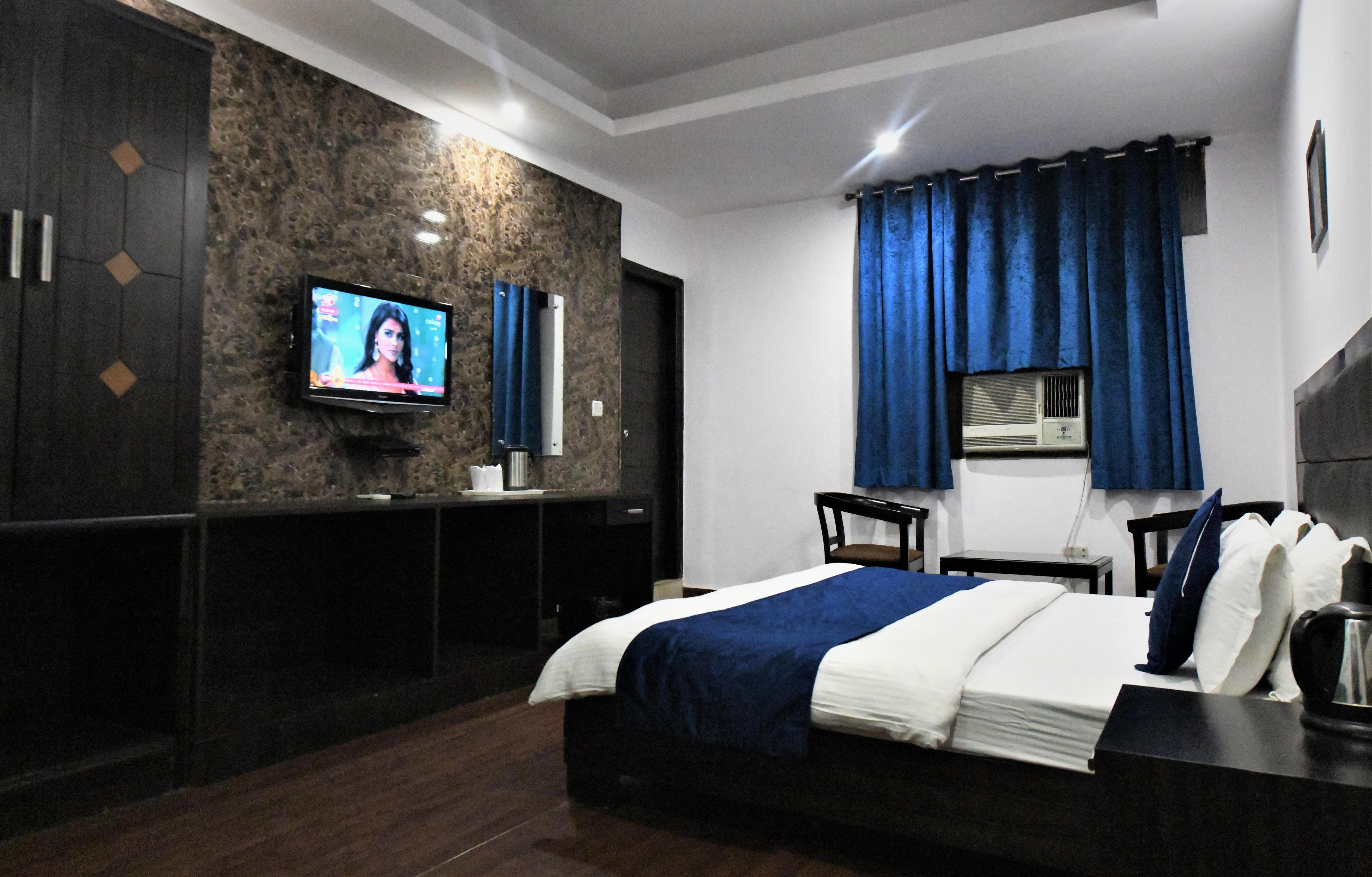 Hotel Sarthak Palace Near Karol Bagh Metro - Tap to explore photos