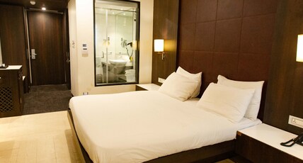 The Ashoka Hotel Room Type - Deluxe Room with AC