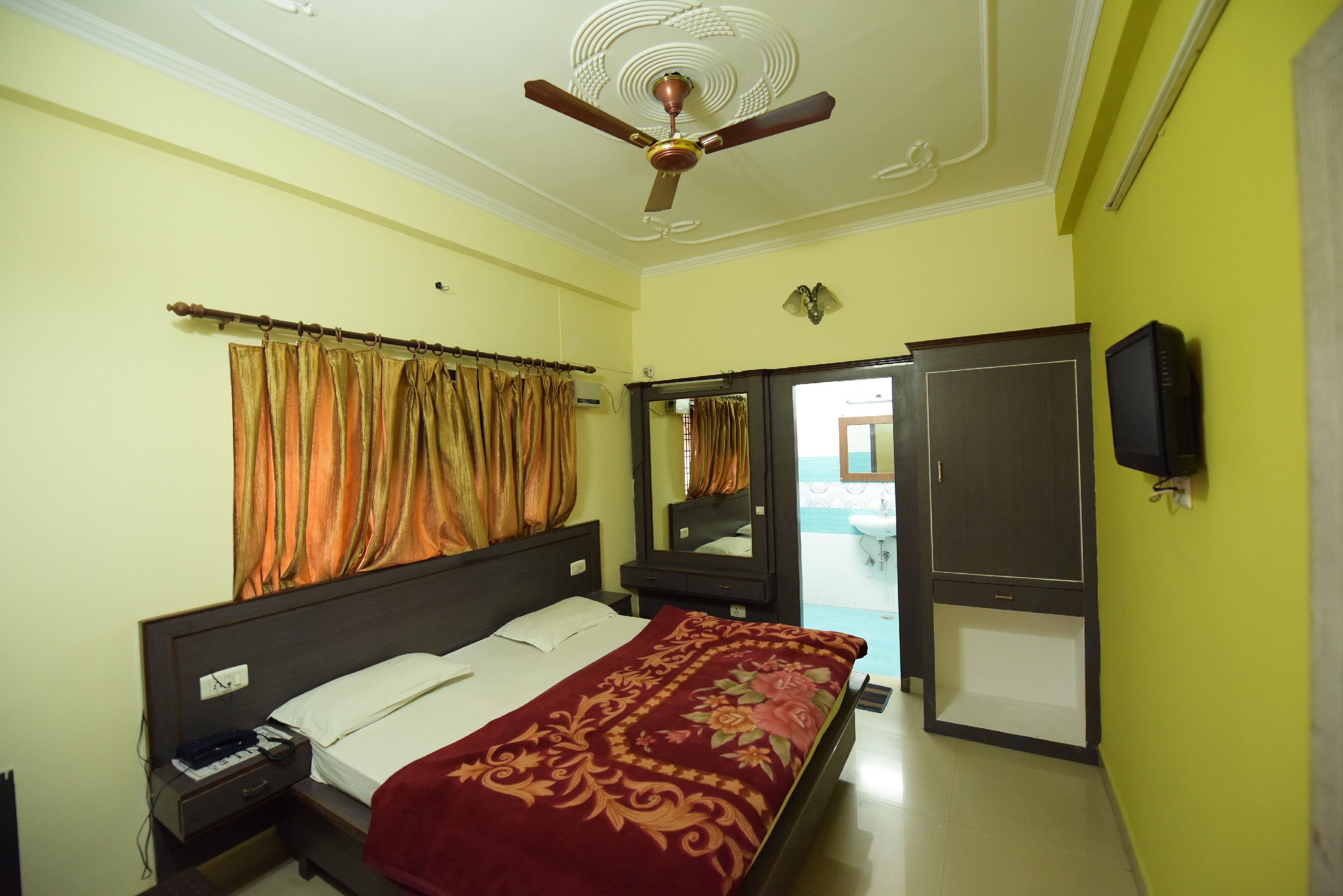 Hotel Ganga Vilas - Tap to explore photos