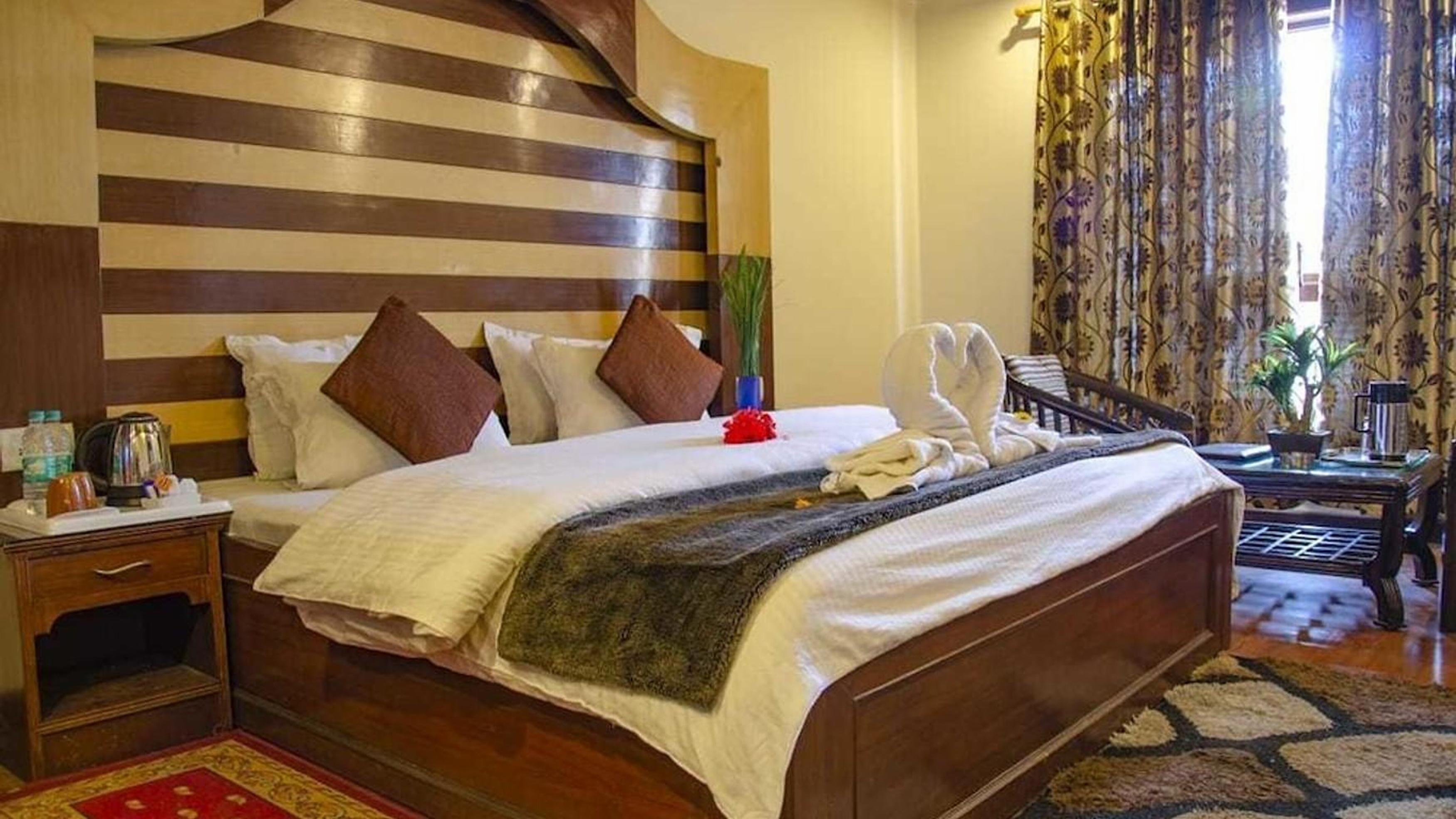 Hotel Abhinandan - Tap to explore photos