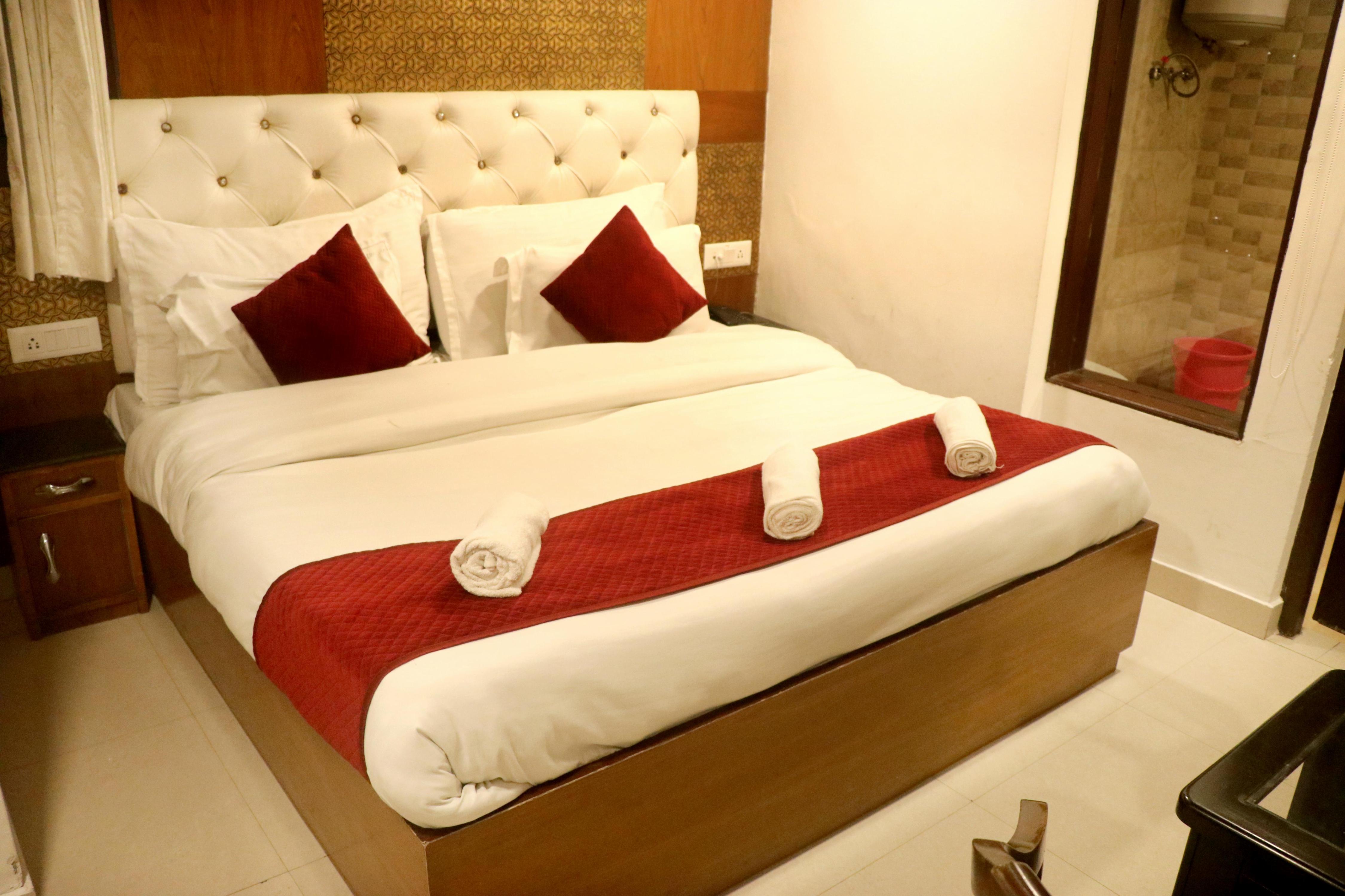 Hotel Luxmount Room Type - Deluxe Room without balcony