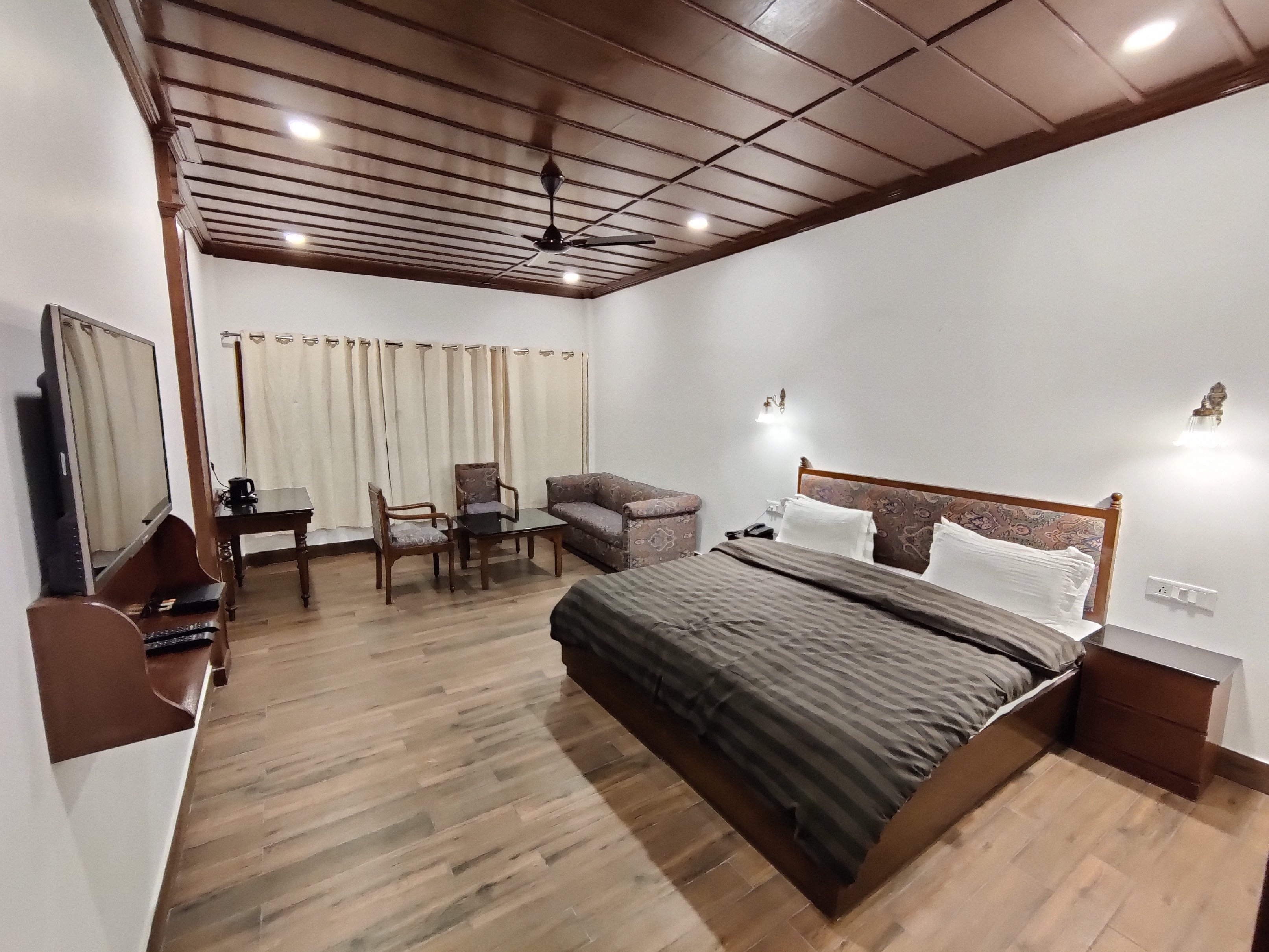 Hotel Himalayan Club - Tap to explore photos