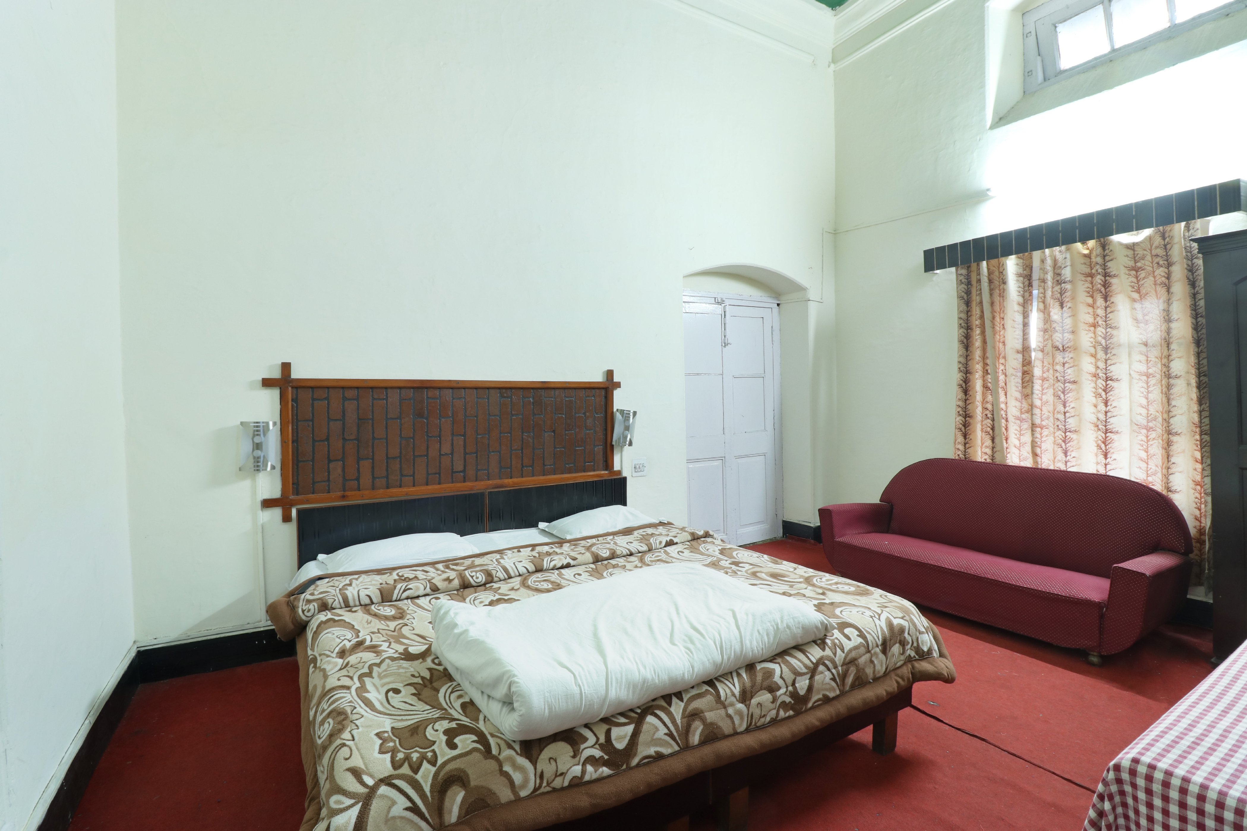 Hotel Prince - Tap to explore photos