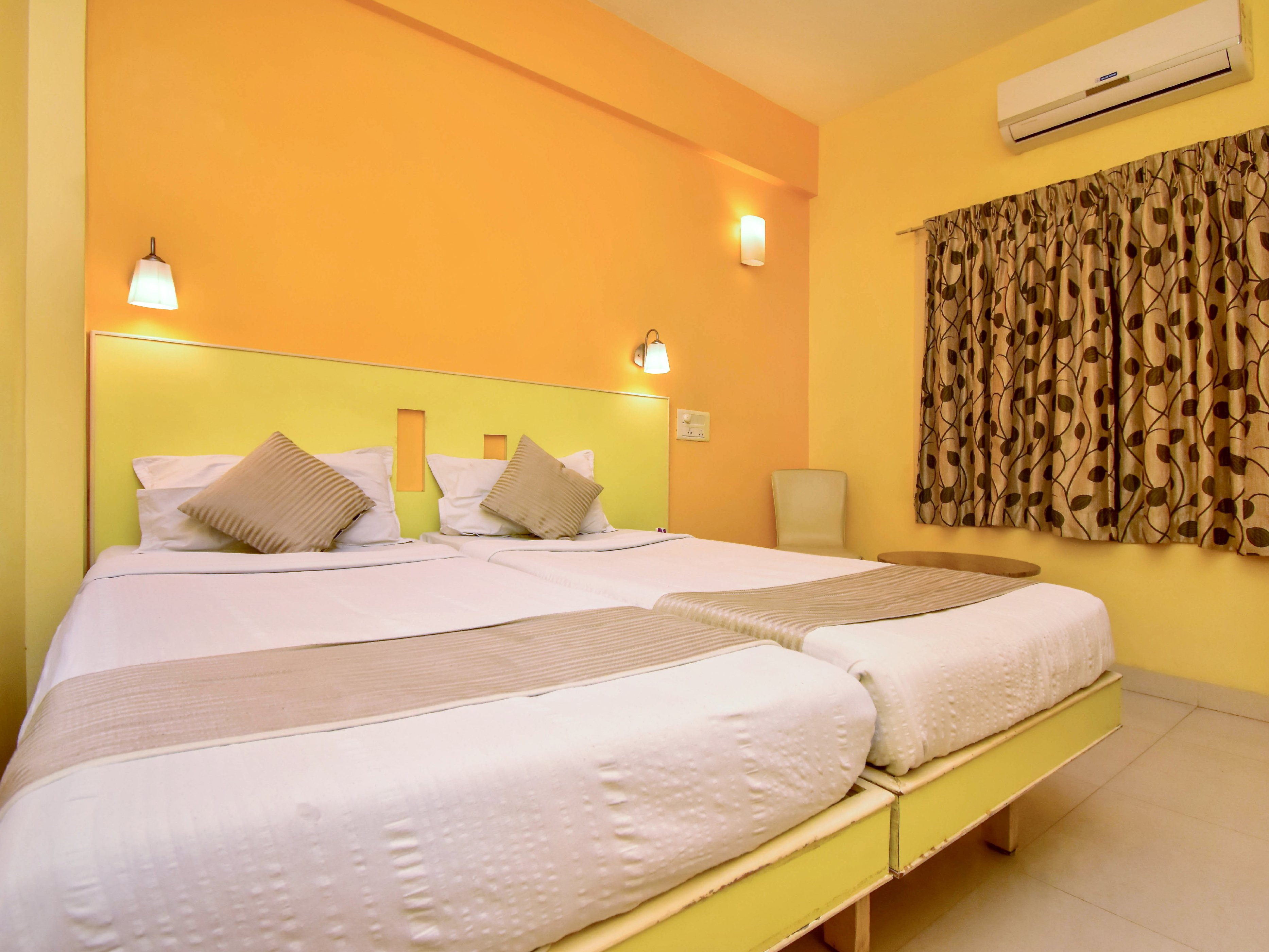 Hotel Pandian - Tap to explore photos