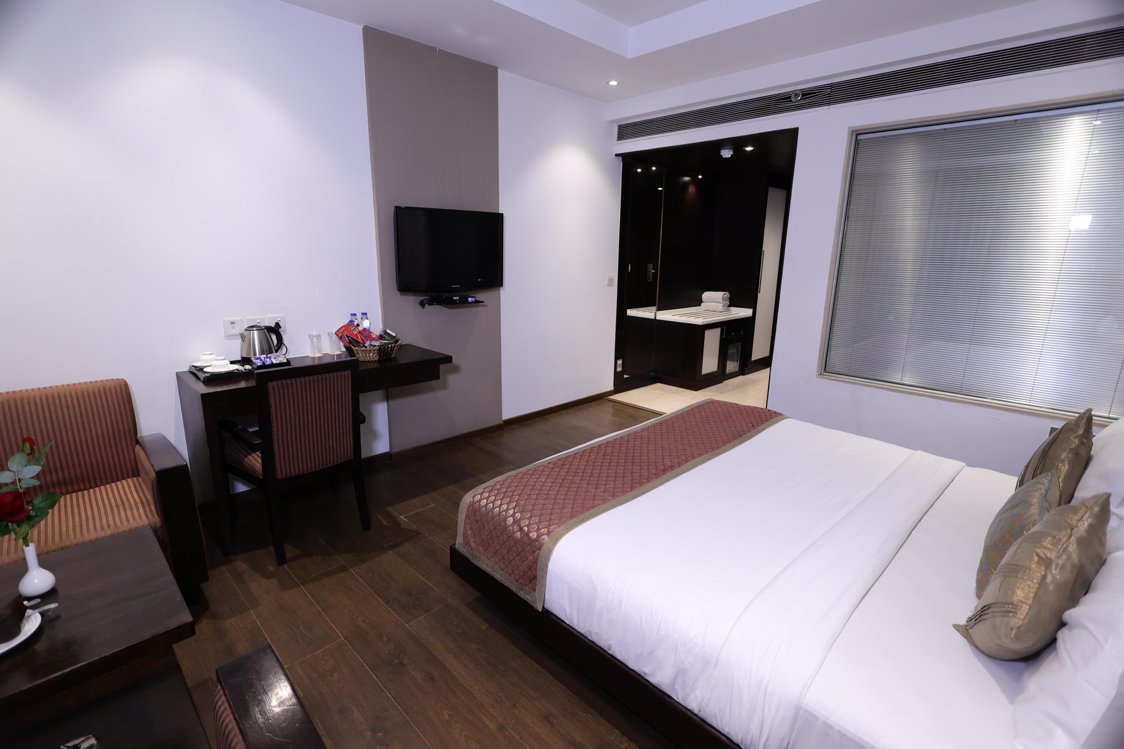 Hotel Godwin Deluxe @ 5 Mins from Connaught Place - Tap to explore photos