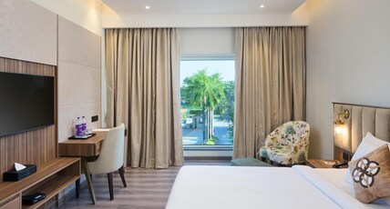 Flora Airport Hotel and Convention Centre Kochi Room Type - Flora Suite with Living Area