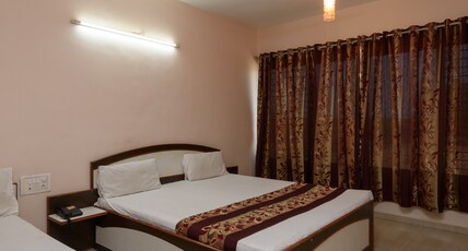 Hotel Sai Shraddha Room Type - TRIPLE BED AC ROOM