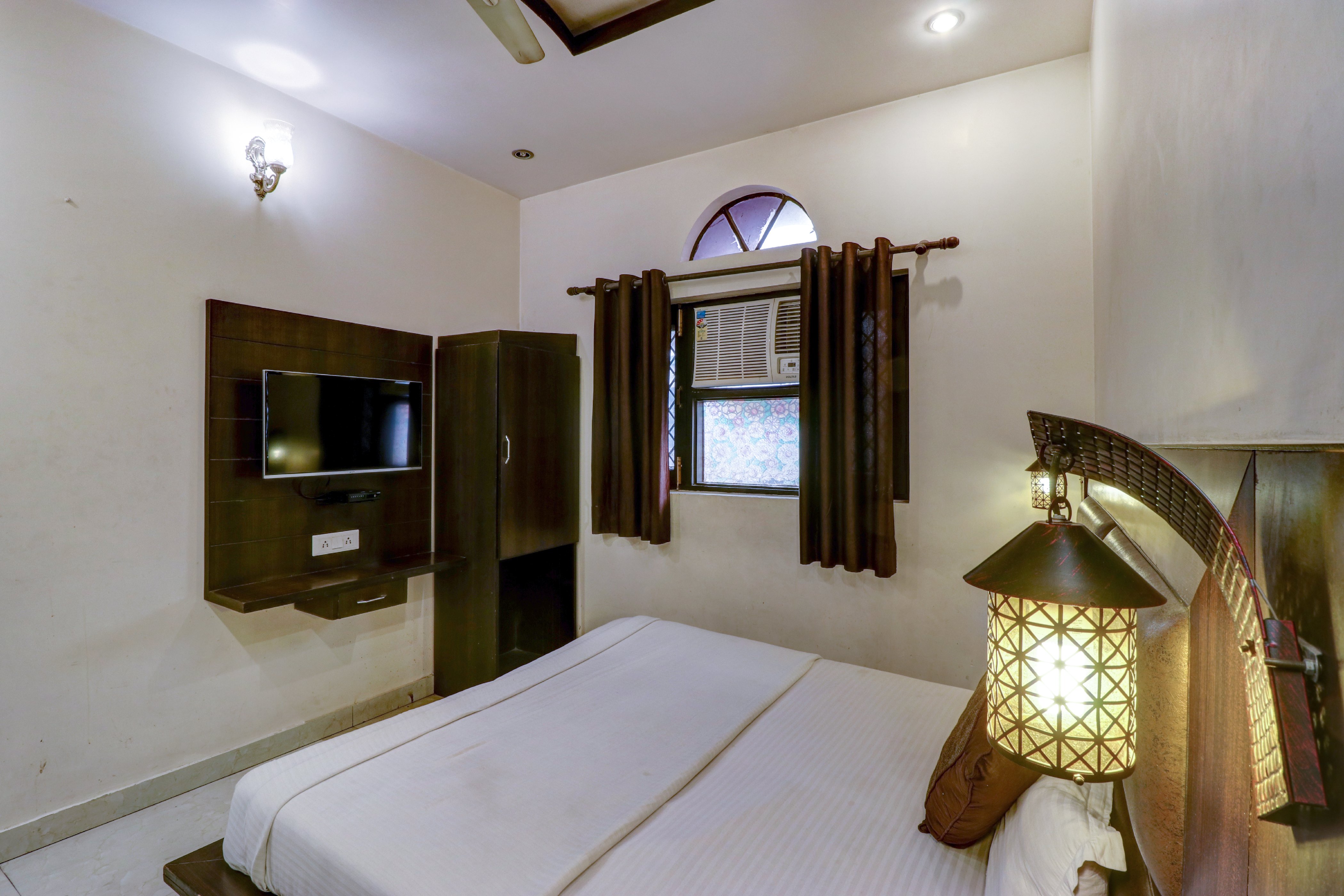 Hotel Sunder Palace Room Type - Deluxe AC Room With WiFi