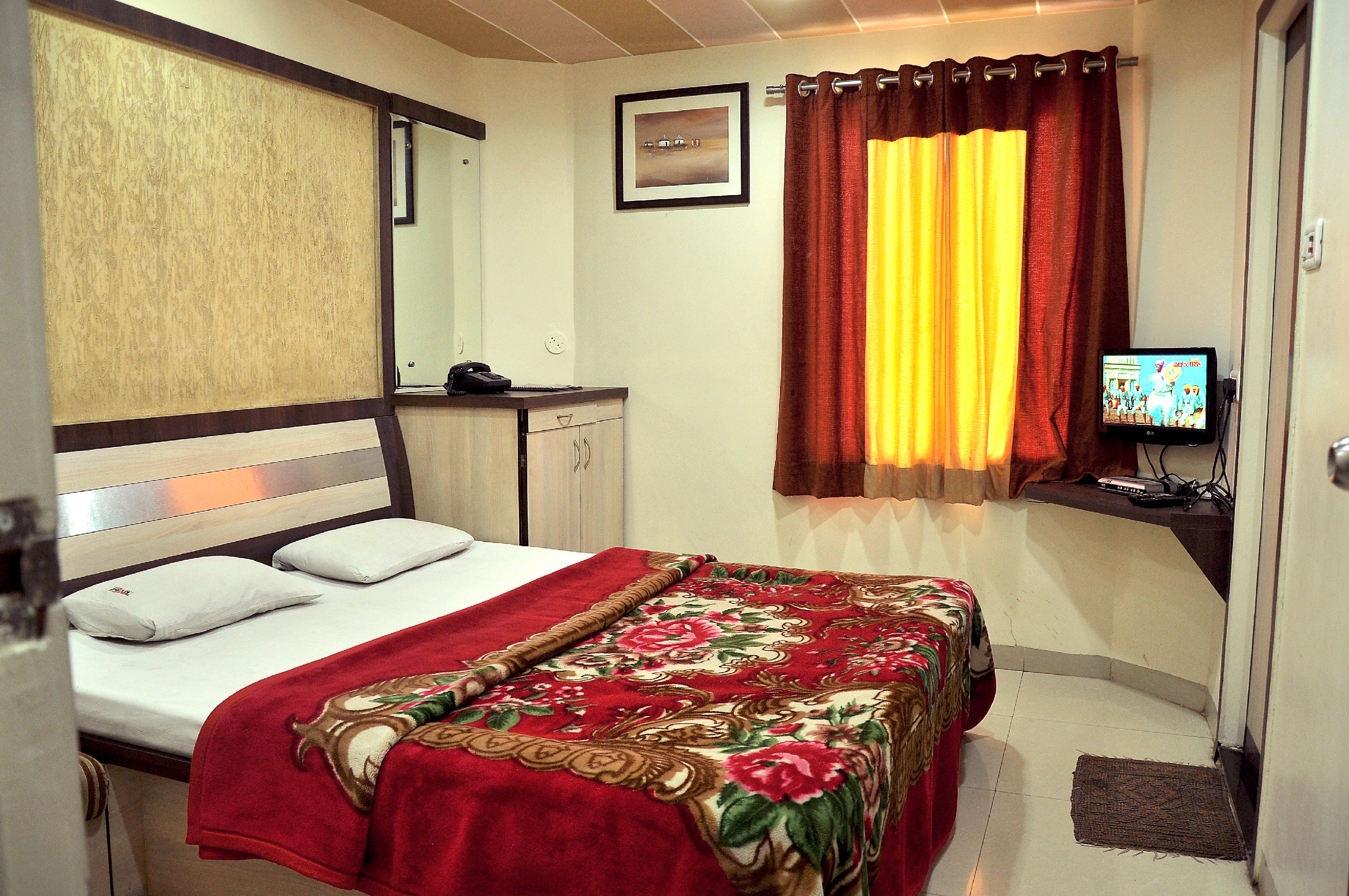 Hotel Pearl Indore Room Type - Super Deluxe Room